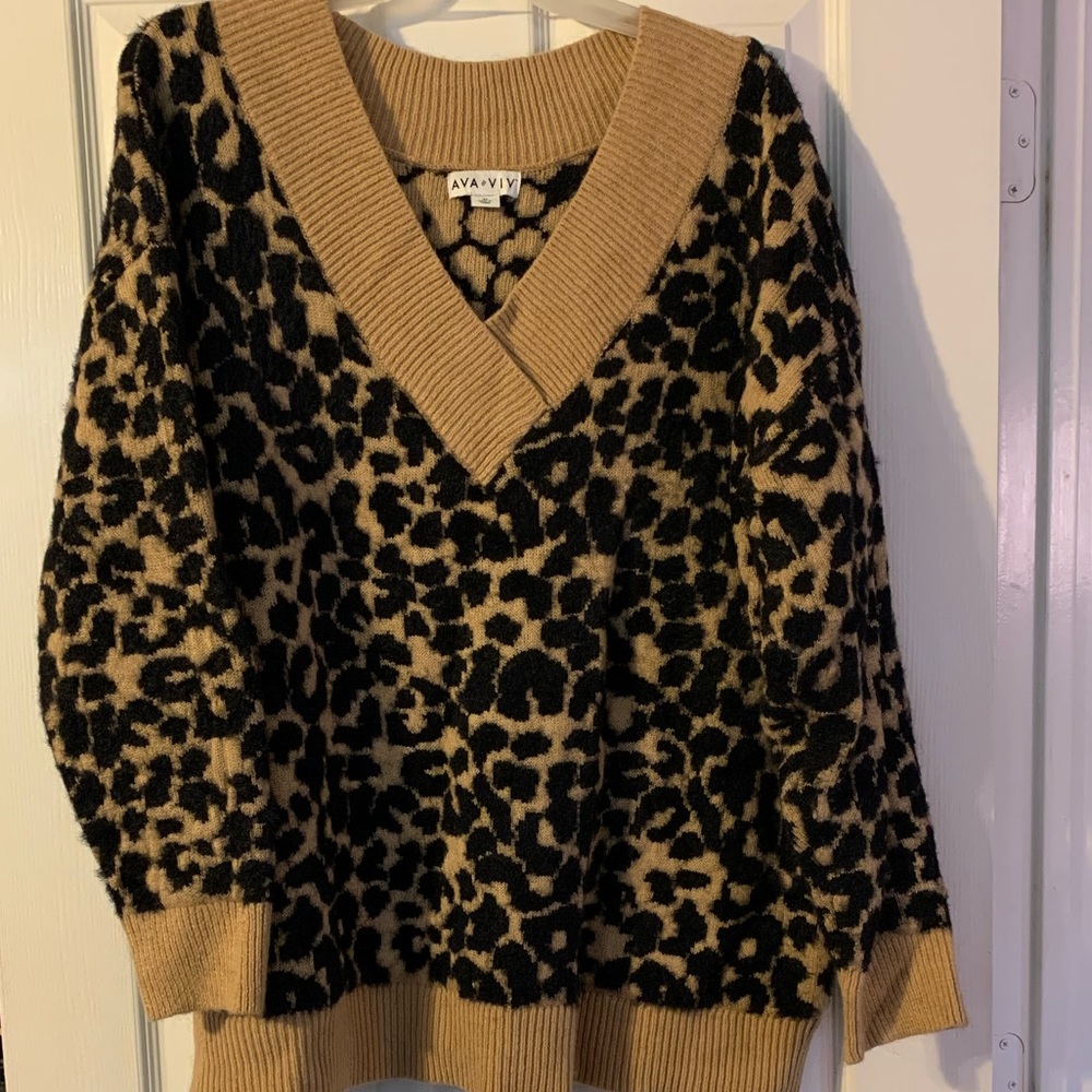 Ava & Viv Tan and Black Leopard V-Neck Sweater
